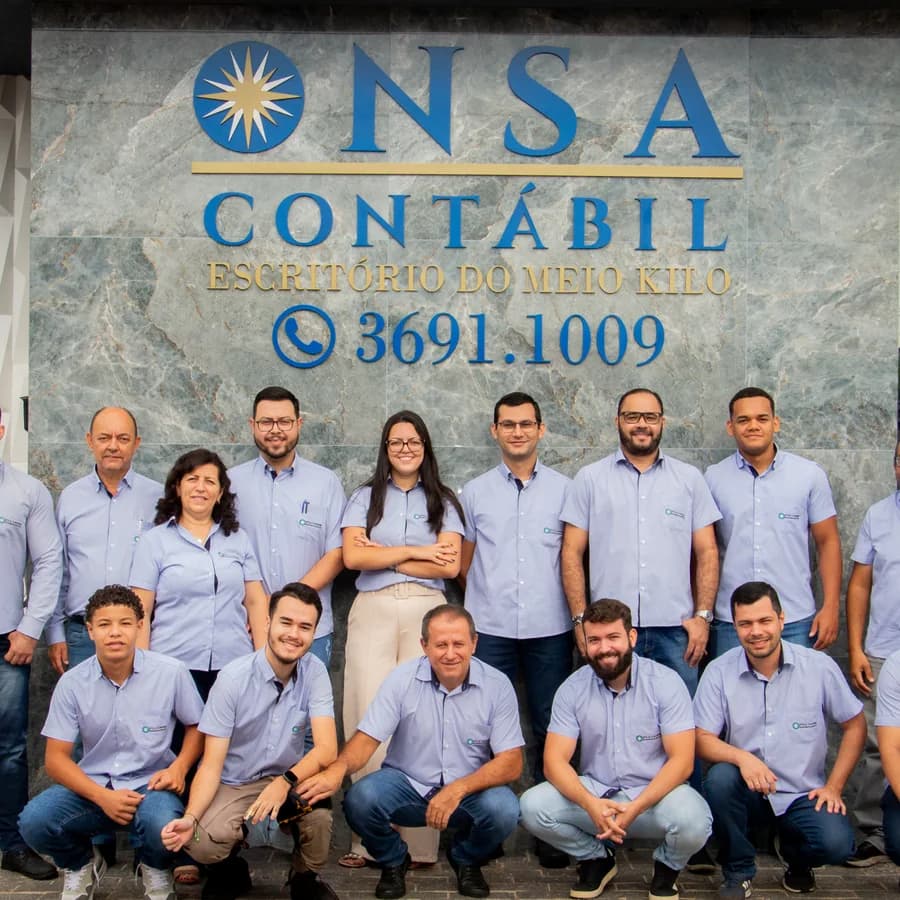 Equipe da NSA Contábil reunida em frente ao escritório em Buritama